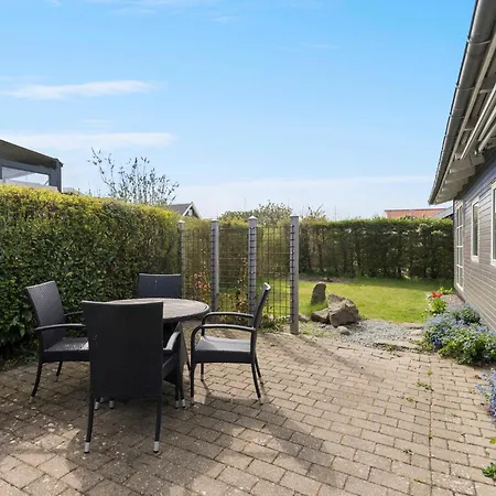 2 Bedroom Amazing In Prázdninový dům Kerteminde