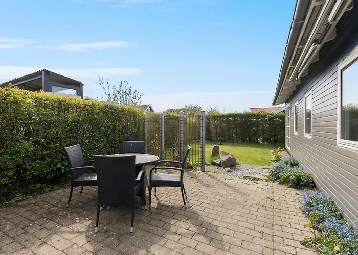 2 Bedroom Amazing In Сasa de vacaciones Kerteminde